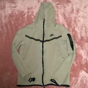Nike Men's Beige Hooded Windbreaker
